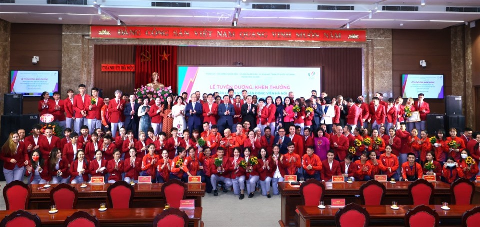 Hà Nội tuyên dương, khen thưởng các HLV, VĐV có thành tích xuất sắc